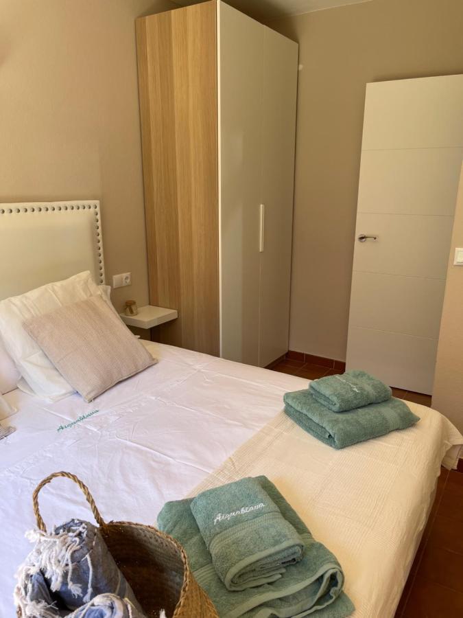 Bonito Apartamento Con Terraza, Jardin Y Piscina Cala en Bosch Dış mekan fotoğraf